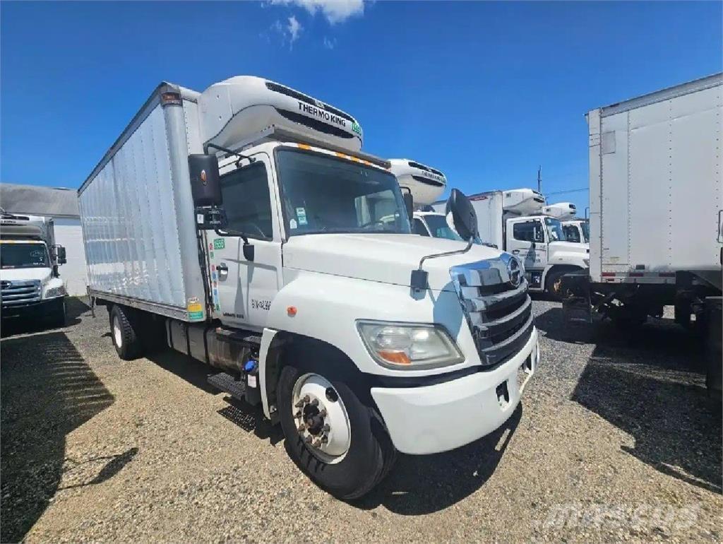 Hino 338 Vilkikai šaldytuvai