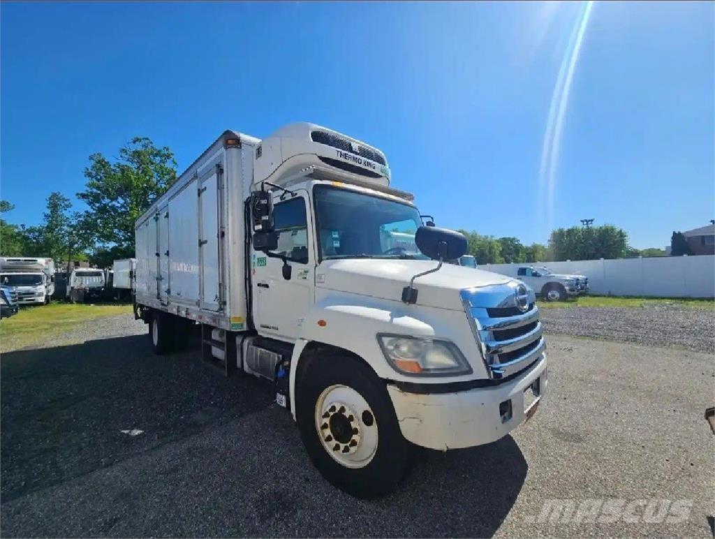 Hino 338 Vilkikai šaldytuvai