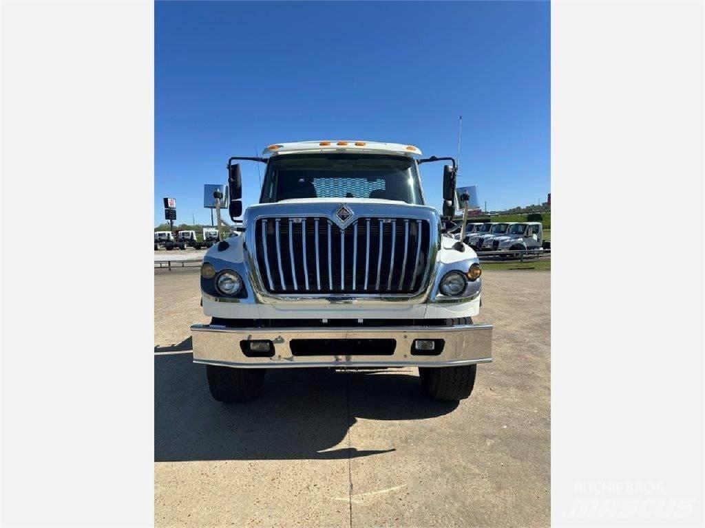International 7600 Pagalbos kelyje automobiliai