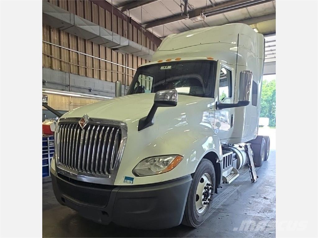 International LT Naudoti vilkikai