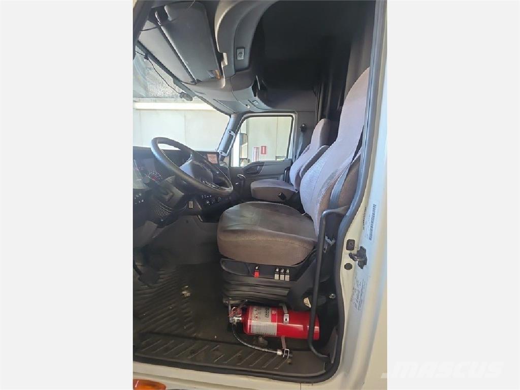 International LT Naudoti vilkikai