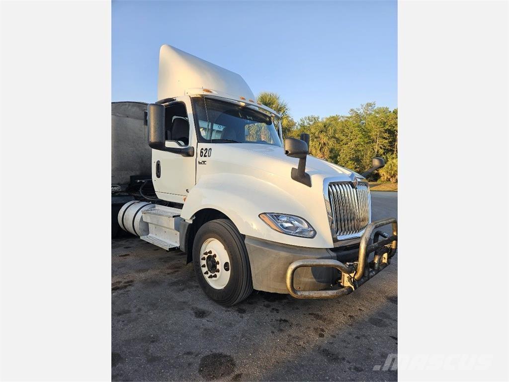 International LT625 Naudoti vilkikai