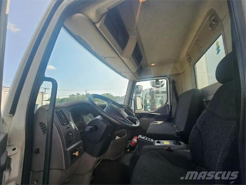 Kenworth K370 Sunkvežimiai su dengtu kėbulu