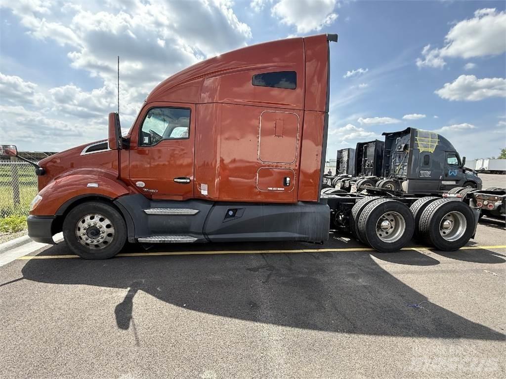 Kenworth T680 Naudoti vilkikai