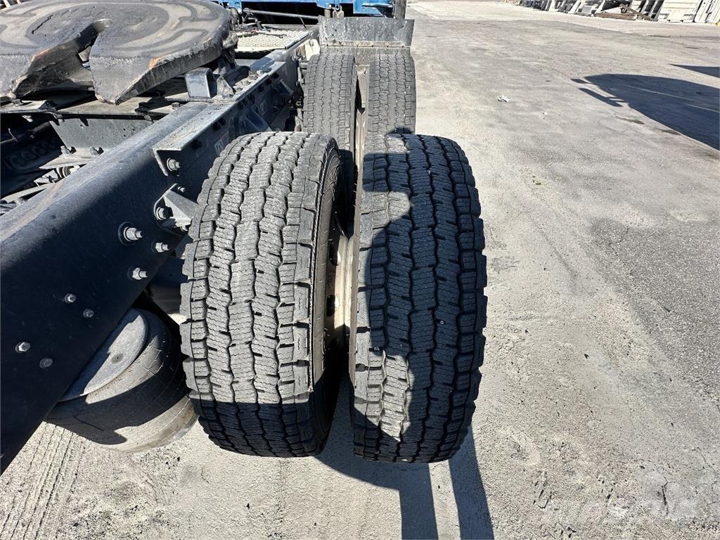 Kenworth T680 Naudoti vilkikai