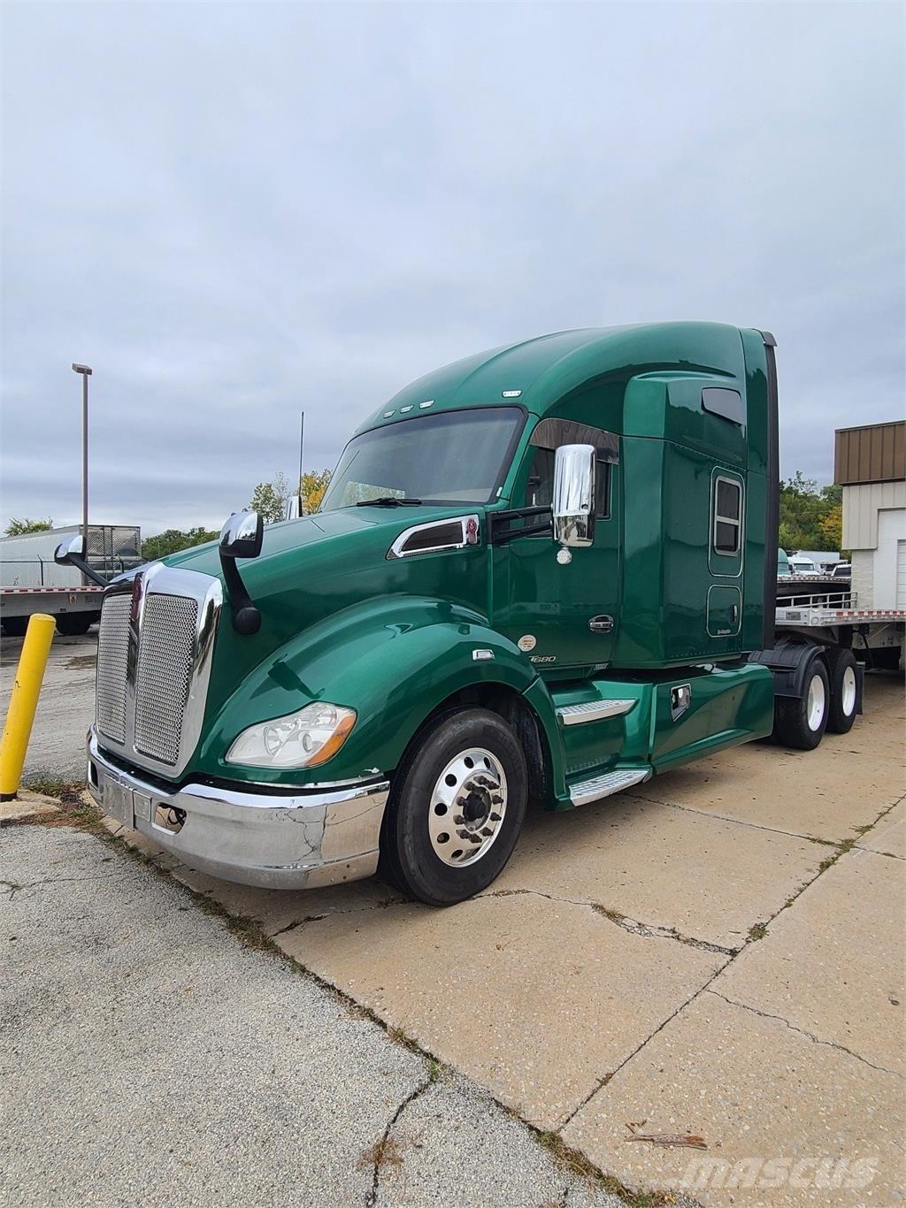 Kenworth T680 Naudoti vilkikai