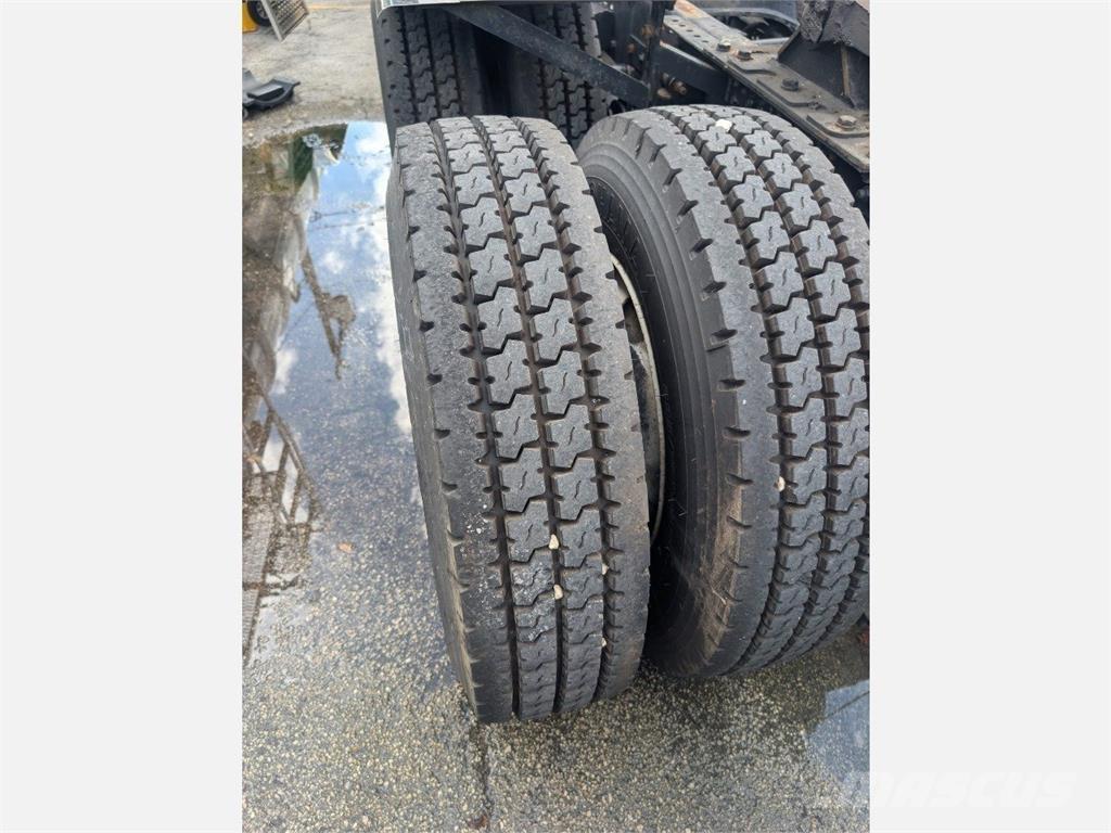 Kenworth T680 Naudoti vilkikai