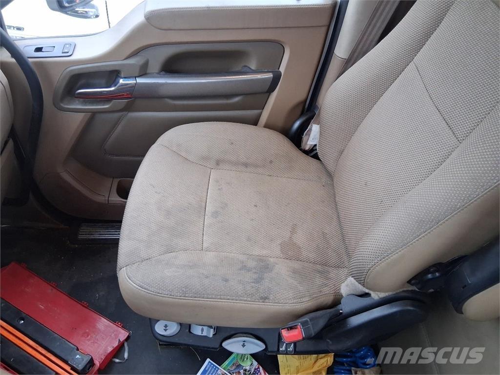 Kenworth T680 Naudoti vilkikai