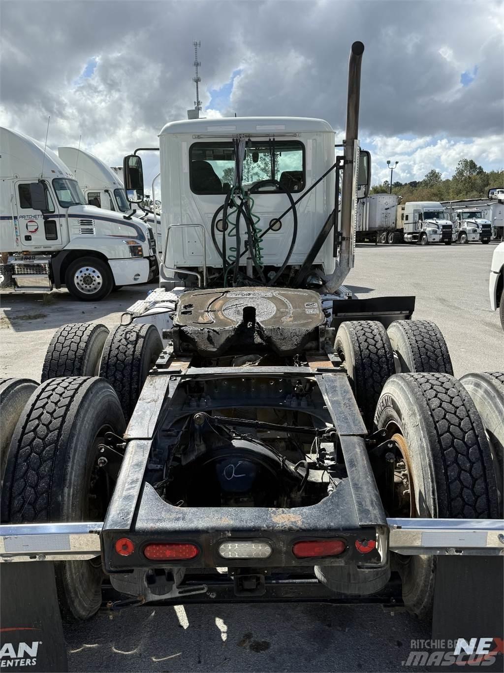 Mack AN64T Naudoti vilkikai