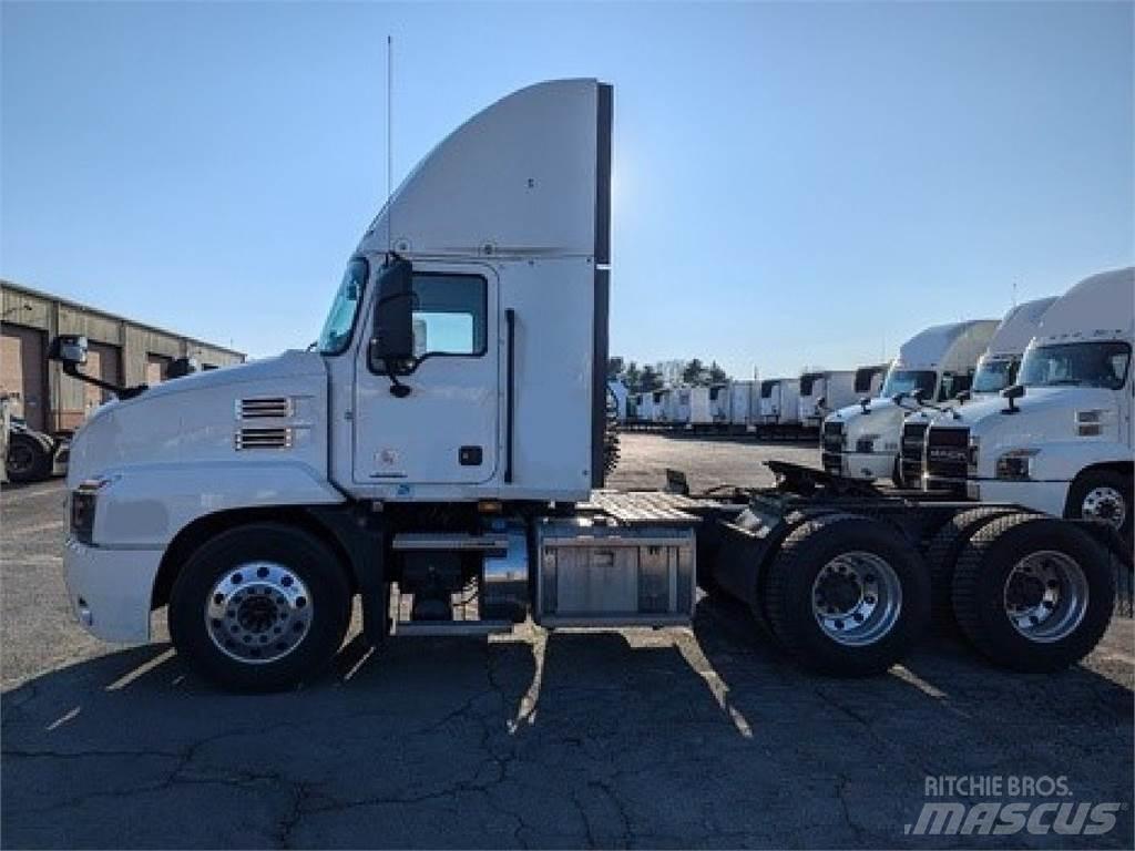 Mack AN64T Naudoti vilkikai