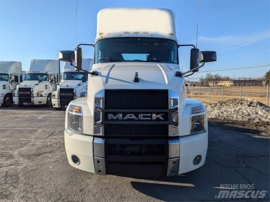 Mack AN64T Naudoti vilkikai