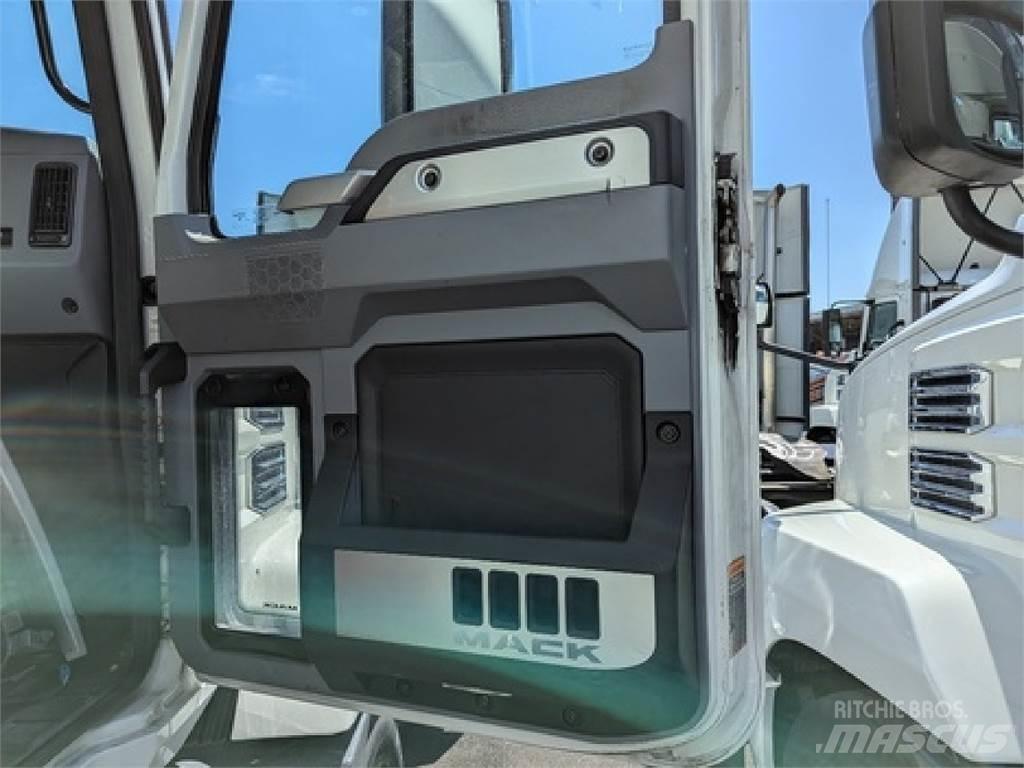Mack AN64T Naudoti vilkikai
