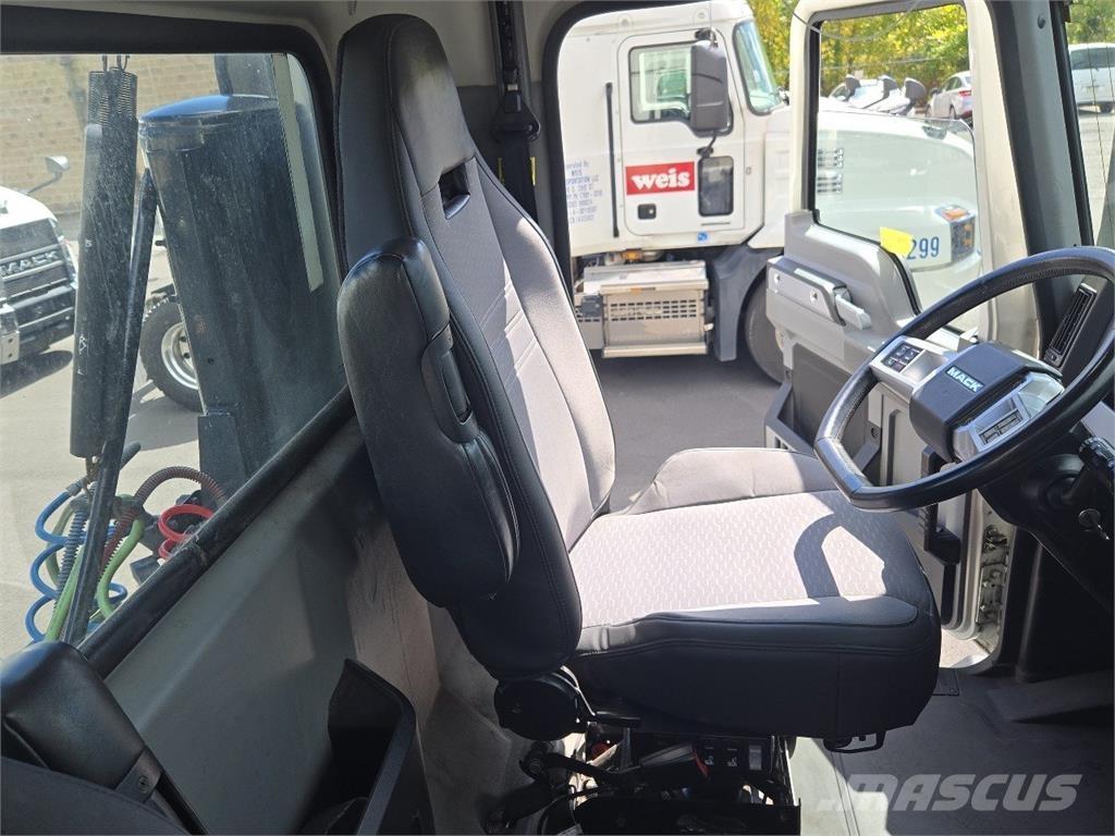 Mack AN64T Naudoti vilkikai