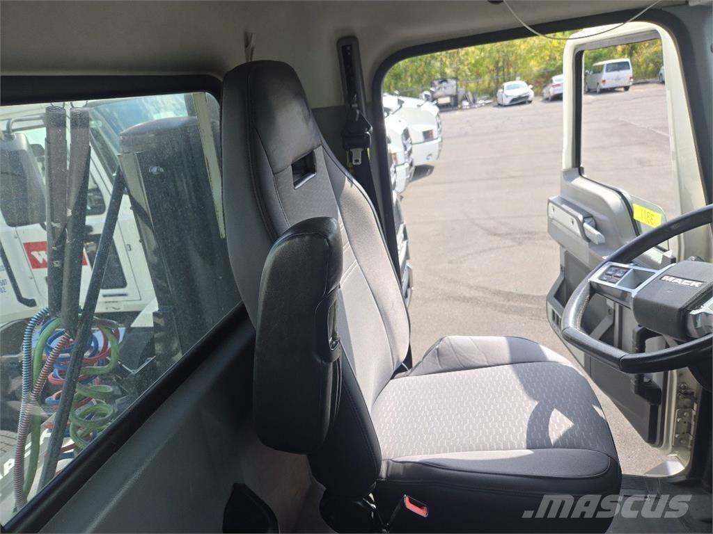 Mack AN64T Naudoti vilkikai
