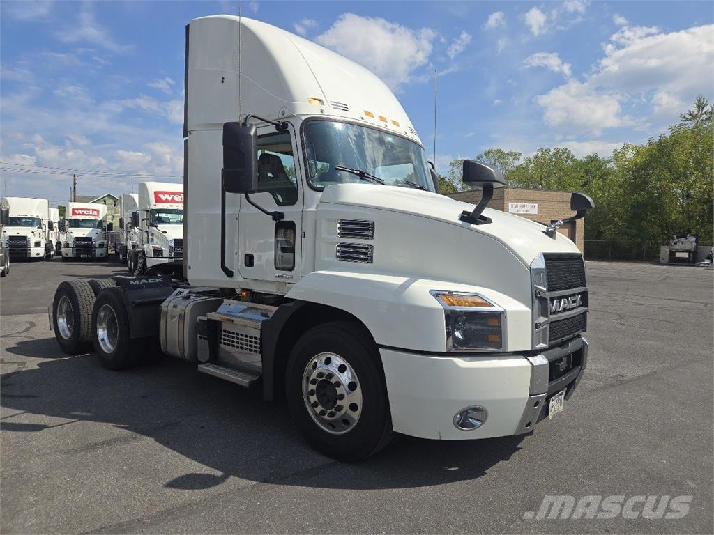 Mack AN64T Naudoti vilkikai