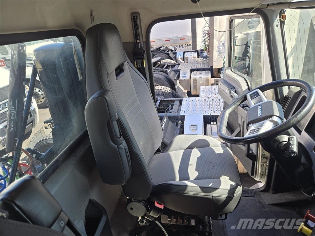 Mack AN64T Naudoti vilkikai
