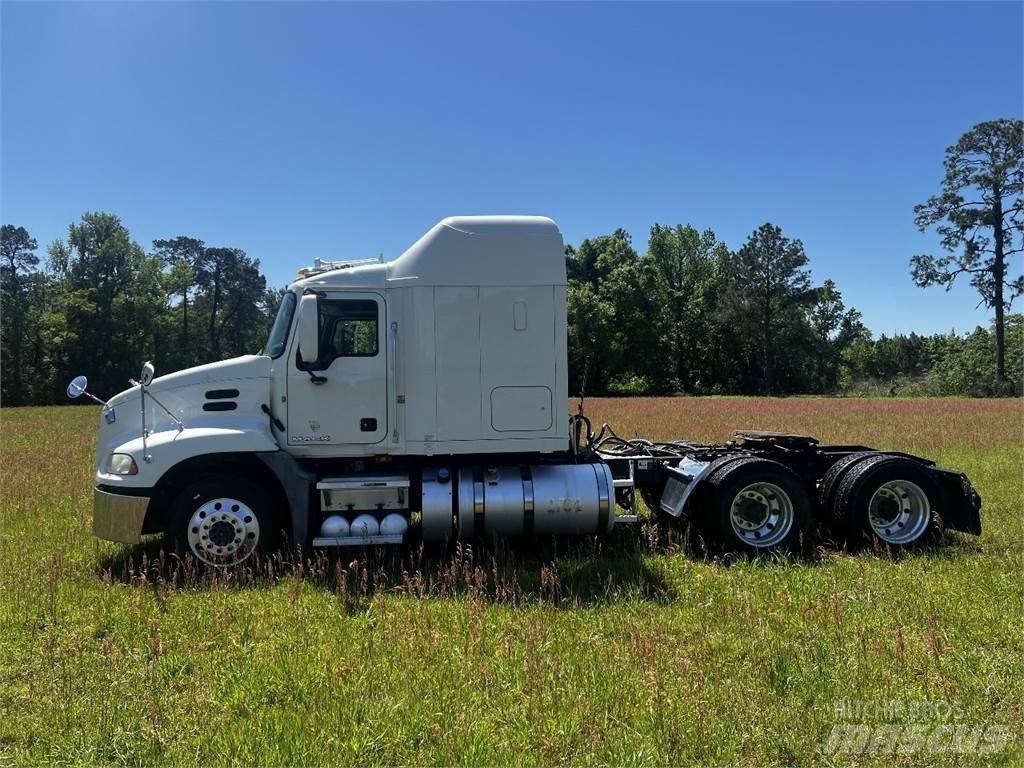 Mack CXU 613 Naudoti vilkikai