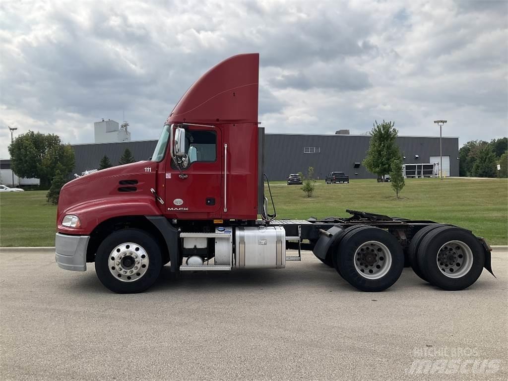 Mack CXU613 Kita