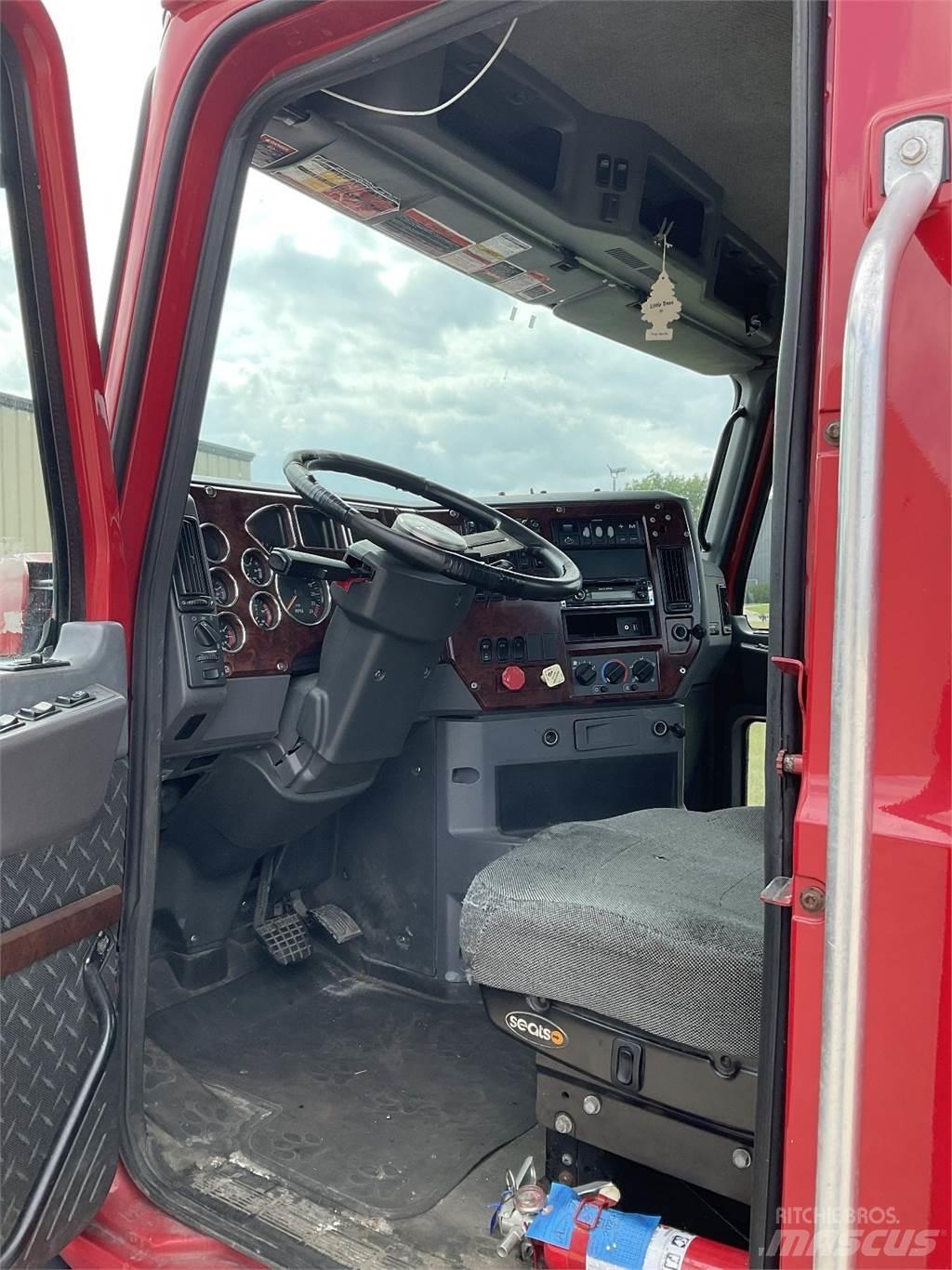 Mack CXU613 Kita