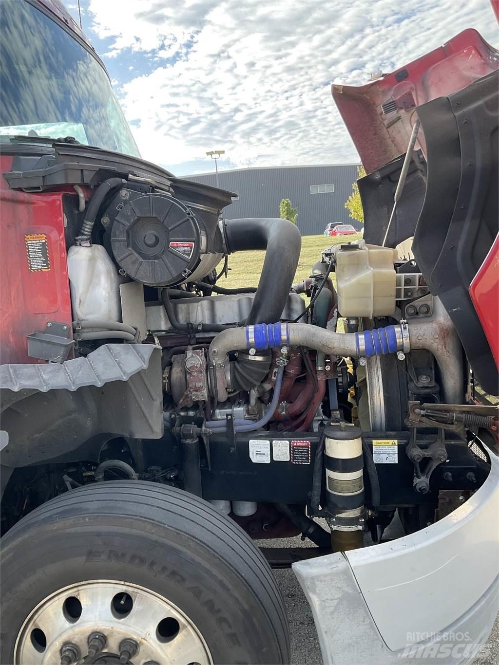 Mack CXU613 Naudoti vilkikai