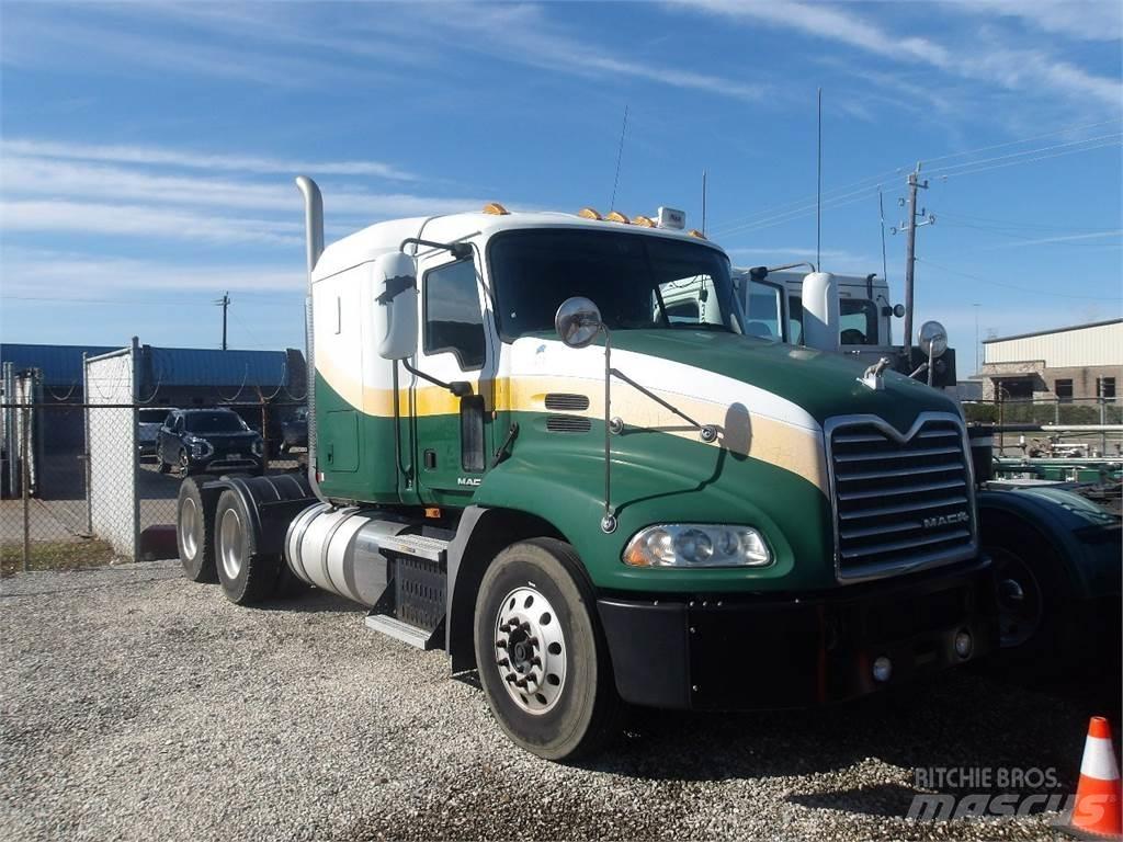 Mack CXU613 Naudoti vilkikai