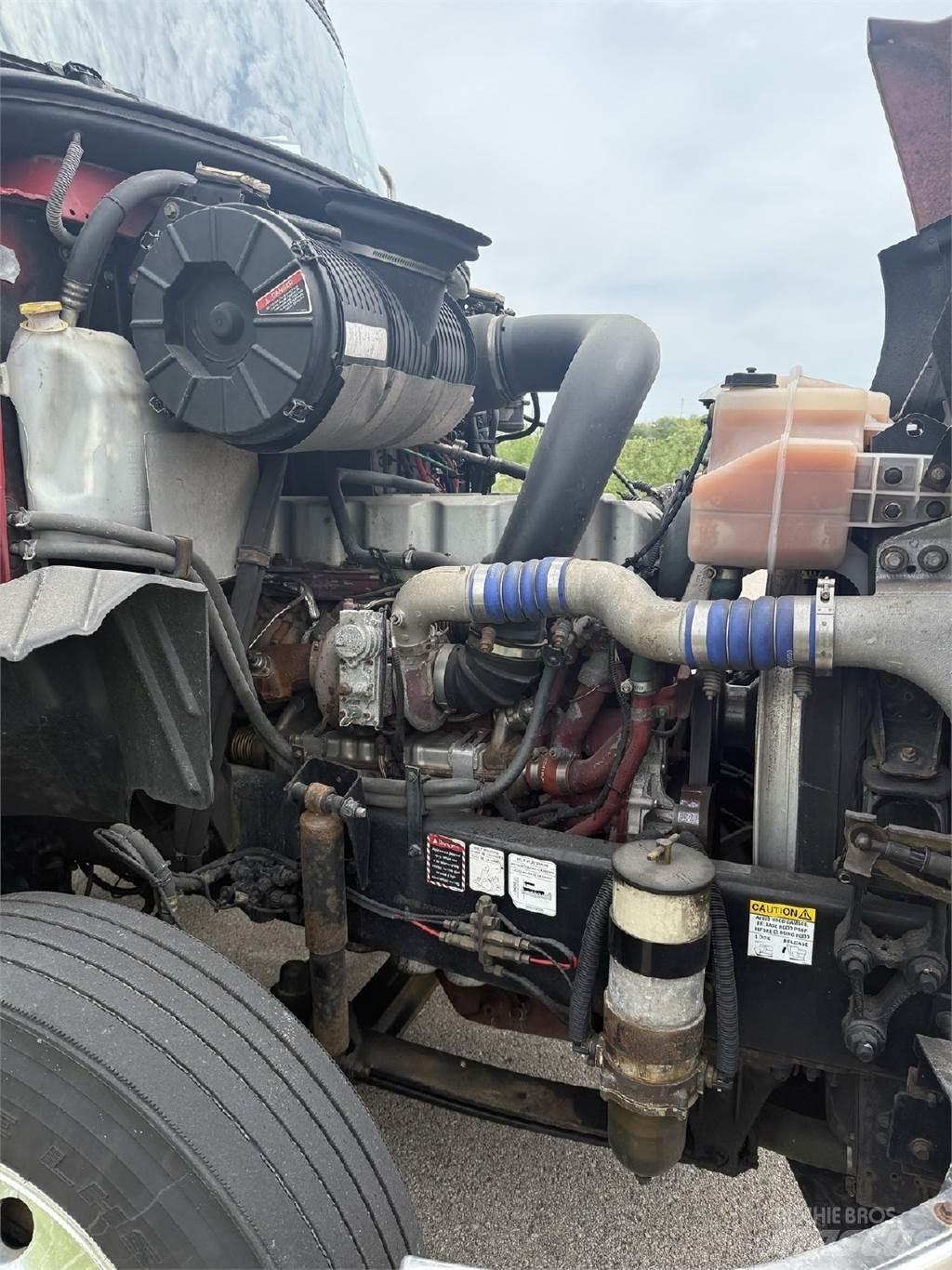 Mack CXU613 Naudoti vilkikai