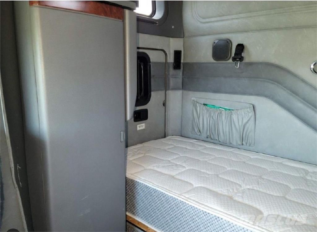 Mack CXU613 Naudoti vilkikai