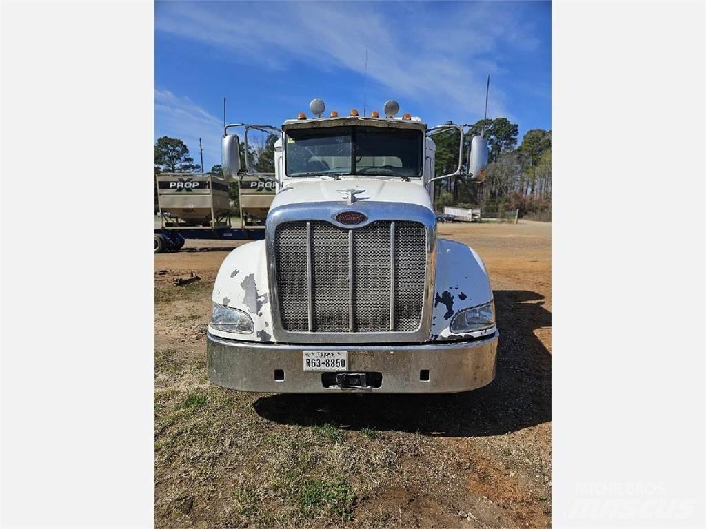 Peterbilt 384 Naudoti vilkikai