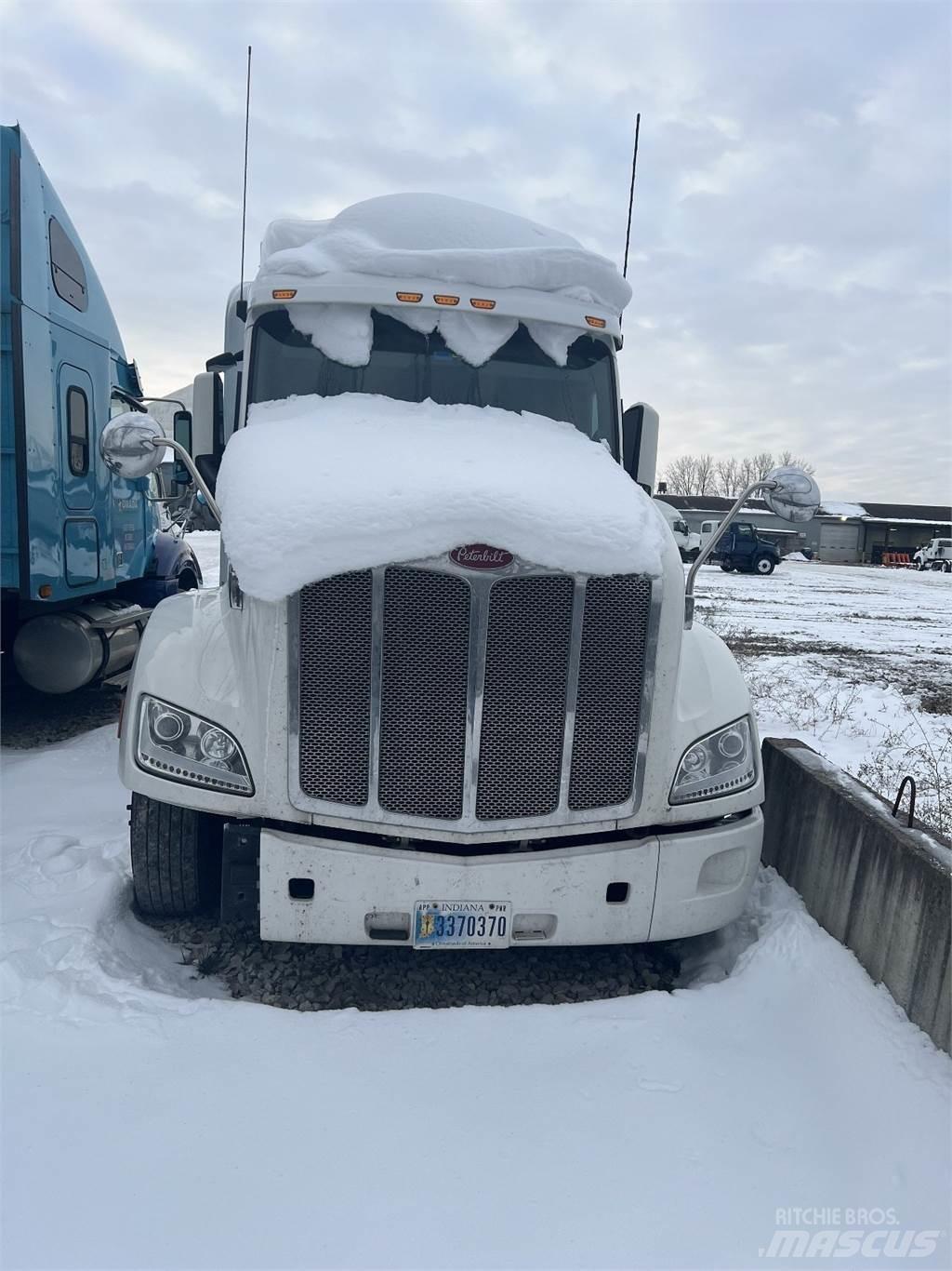 Peterbilt 579 Naudoti vilkikai