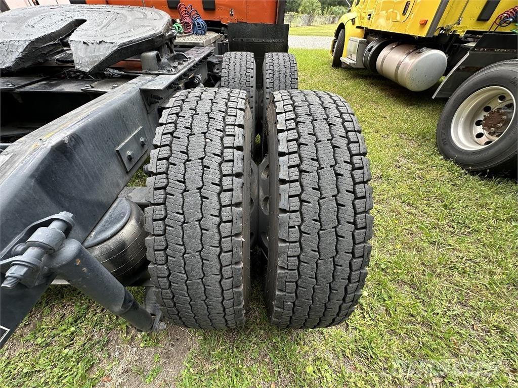Peterbilt 579 Naudoti vilkikai
