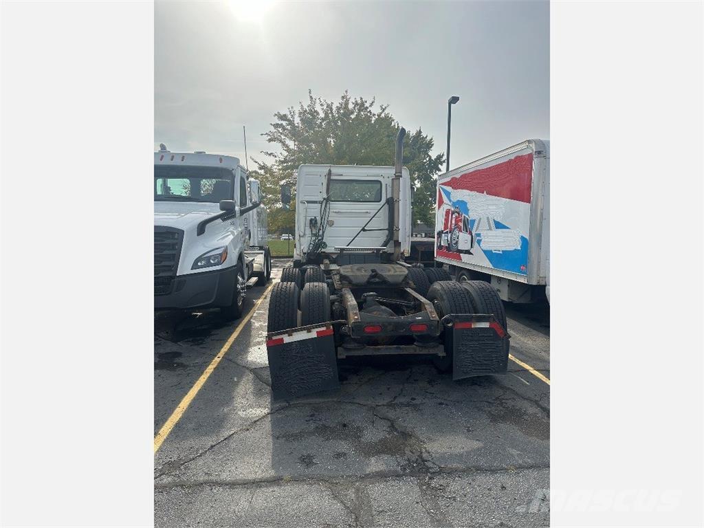 Volvo VNL Naudoti vilkikai