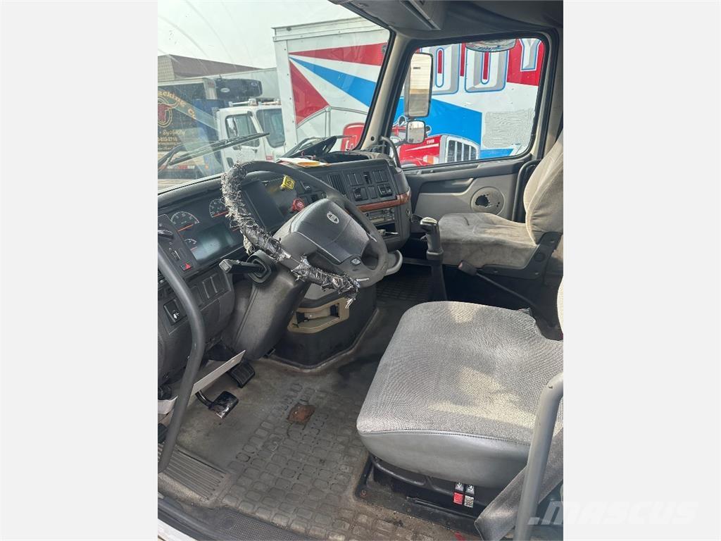 Volvo VNL Naudoti vilkikai