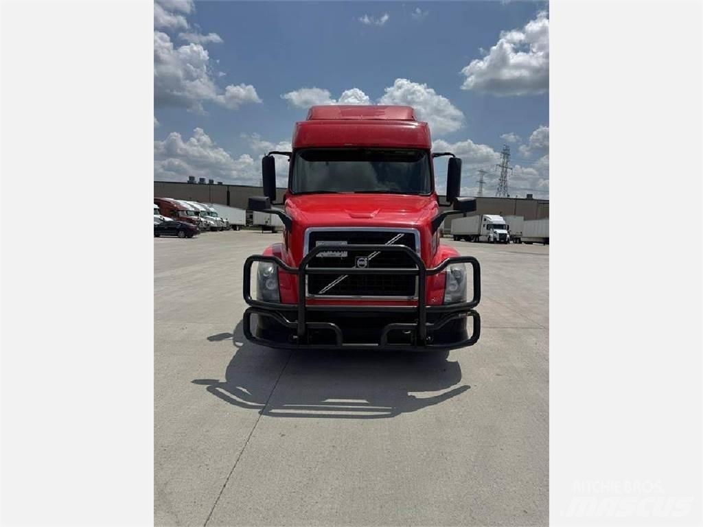 Volvo VNL 860 Naudoti vilkikai