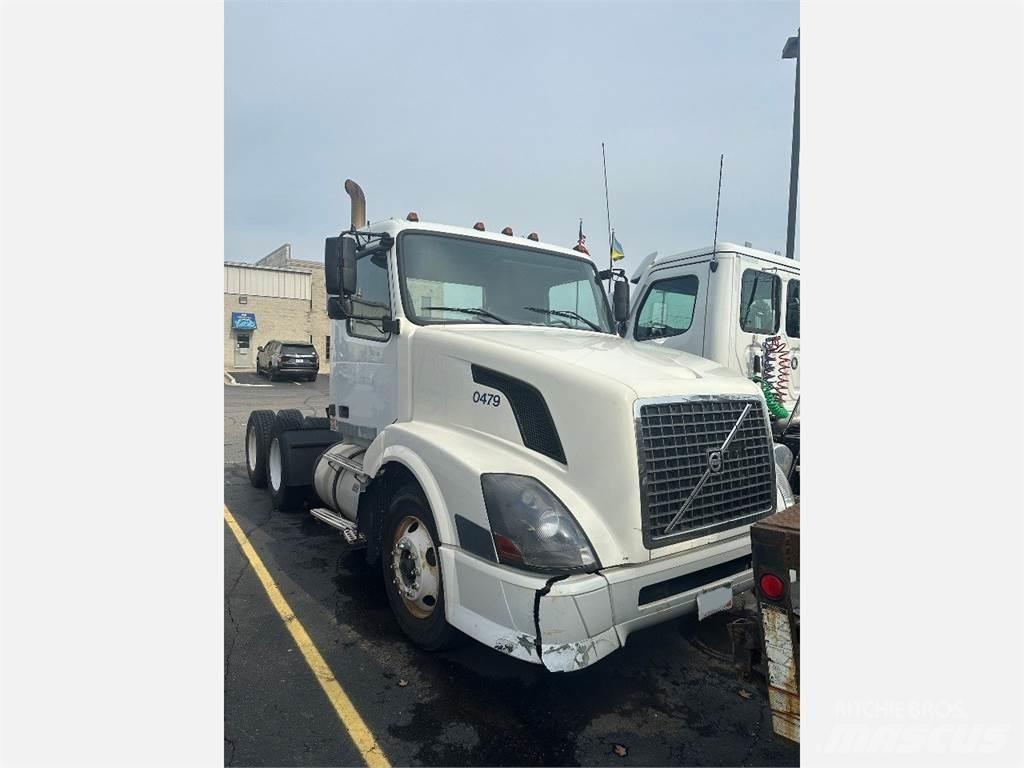 Volvo VNL300 Naudoti vilkikai
