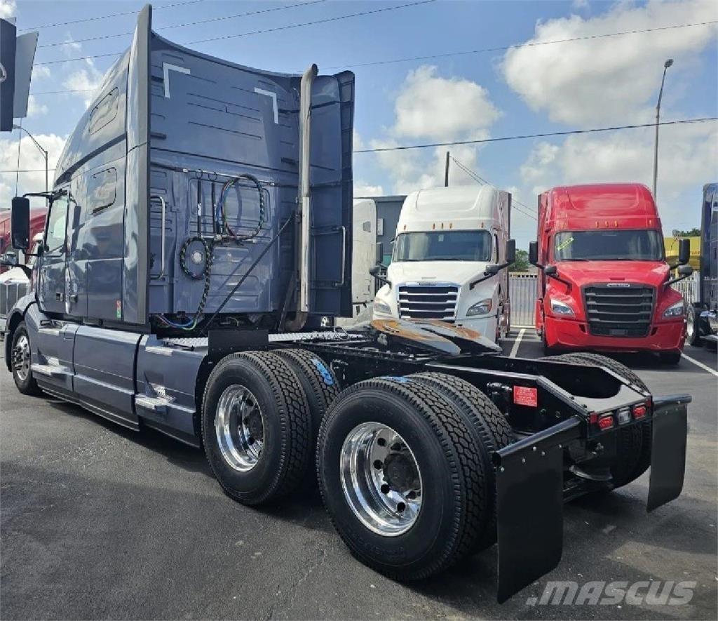 Volvo VNL64T760 Naudoti vilkikai