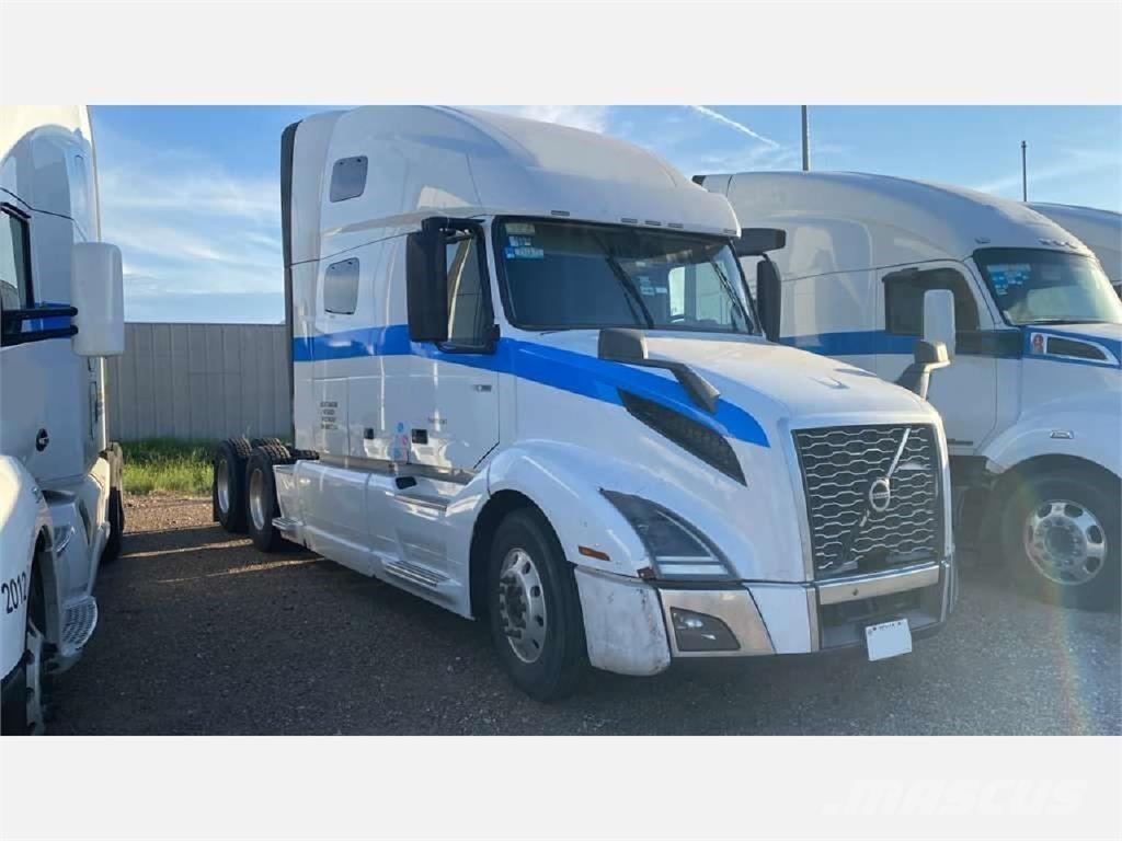 Volvo VNL64T760 Naudoti vilkikai