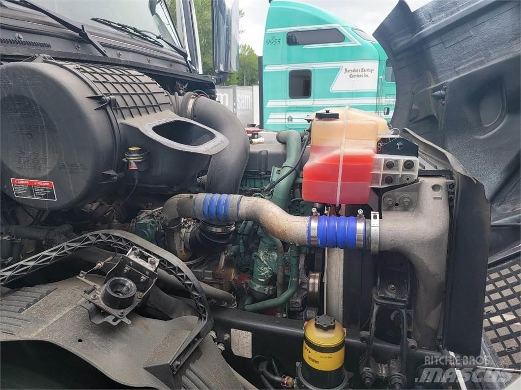Volvo VNL64T780 Naudoti vilkikai