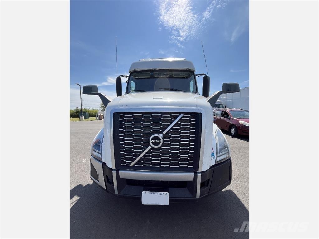 Volvo VNL860 Naudoti vilkikai