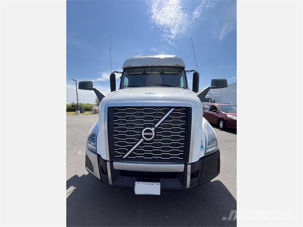 Volvo VNL860 Naudoti vilkikai
