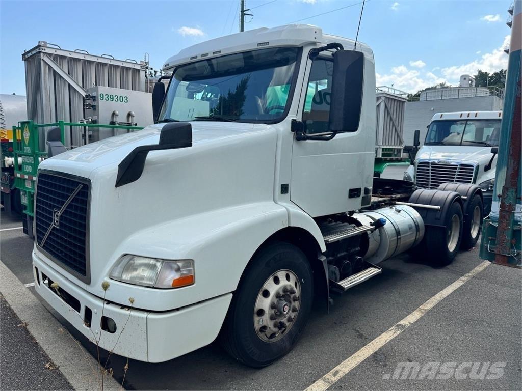 Volvo VNM64T200 Naudoti vilkikai