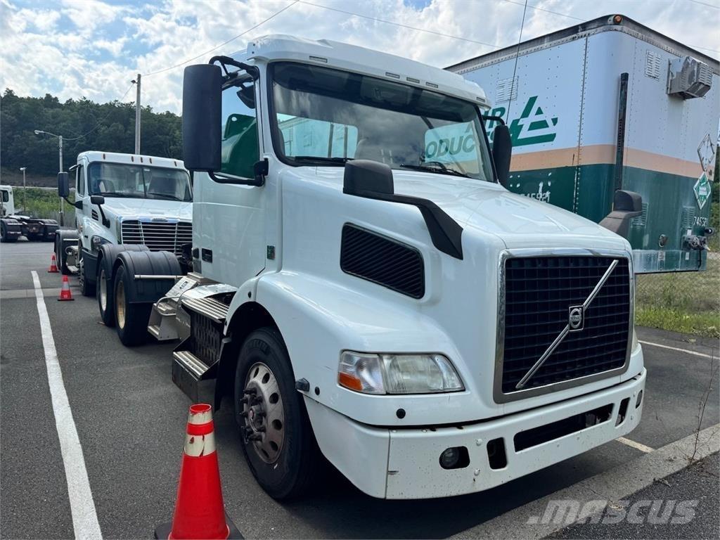 Volvo VNM64T200 Naudoti vilkikai