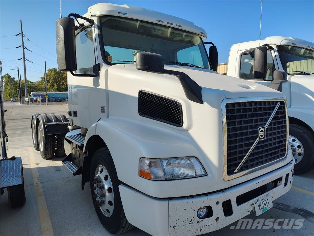 Volvo VNM64T200 Naudoti vilkikai