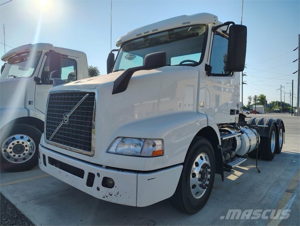 Volvo VNM64T200 Naudoti vilkikai