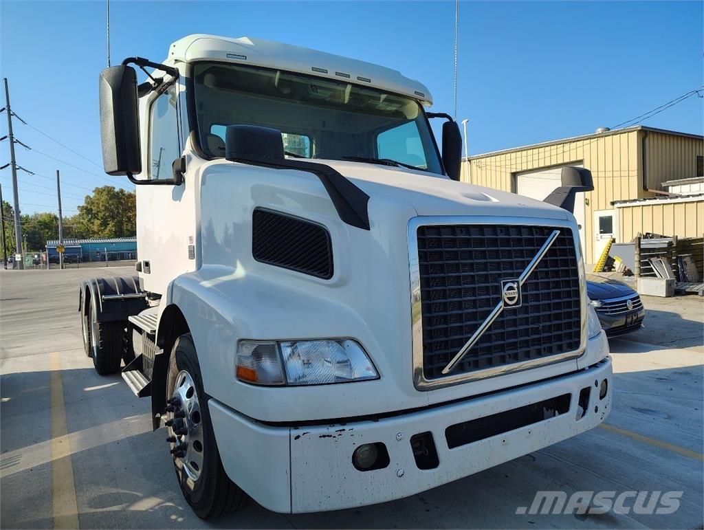 Volvo VNM64T200 Naudoti vilkikai