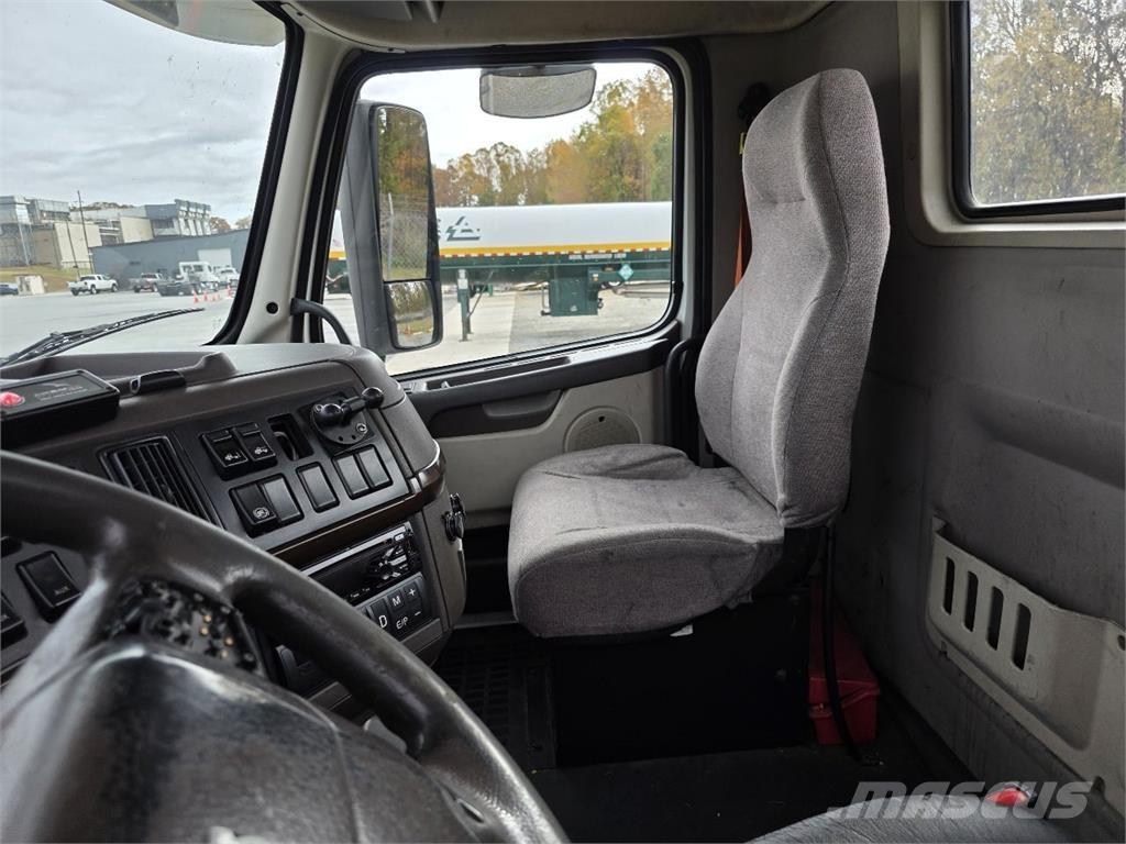 Volvo VNM64T200 Naudoti vilkikai