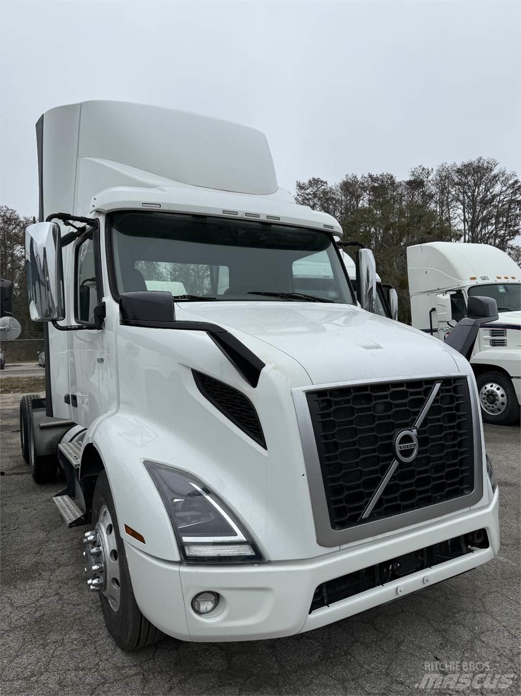 Volvo VNR64T300 Naudoti vilkikai