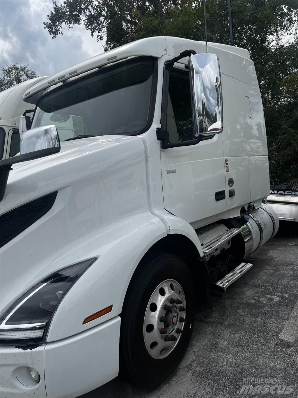 Volvo VNR64T640 Naudoti vilkikai