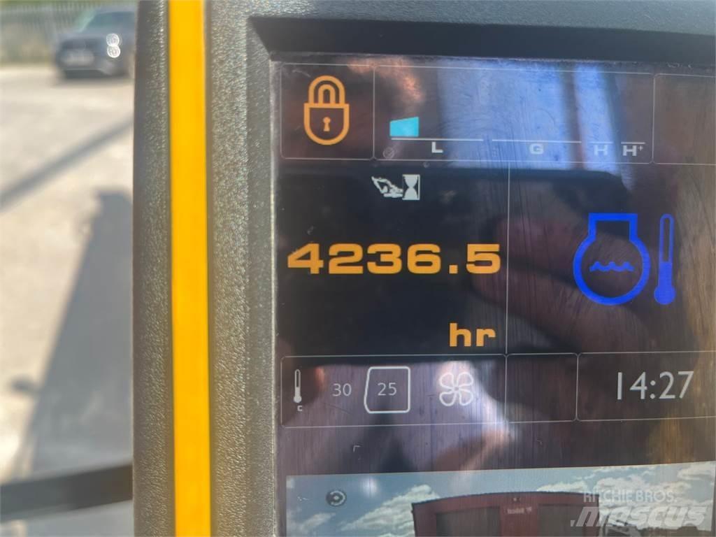JCB JS130 LC Vikšriniai ekskavatoriai
