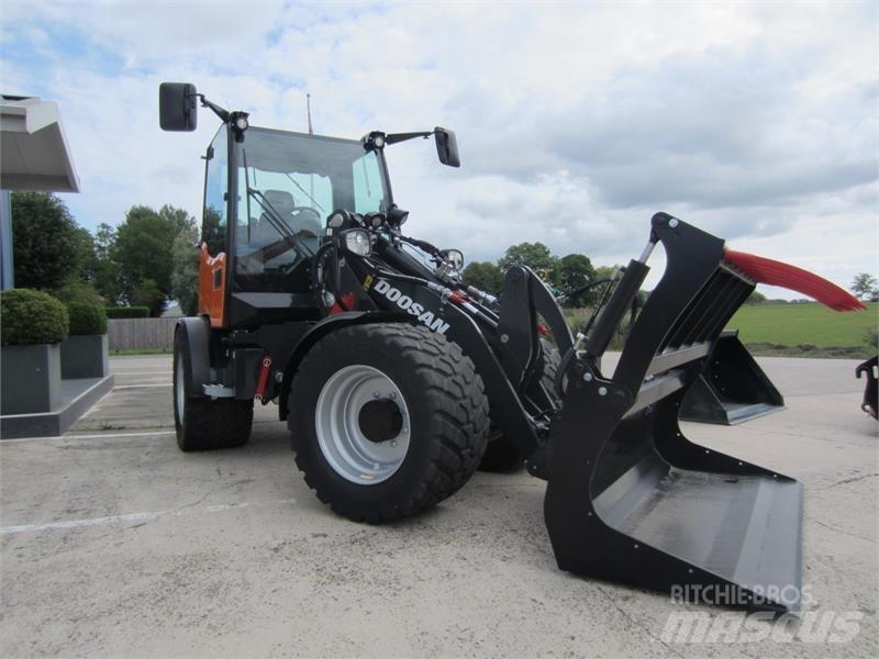 Develon DL85-7 Naudoti ratiniai krautuvai