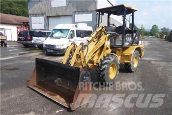 CAT 902 Naudoti ratiniai krautuvai
